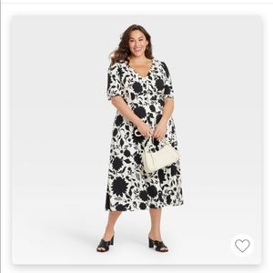 Beautiful Black and White Floral summer dress.  Very flattering on.  Plus Size.